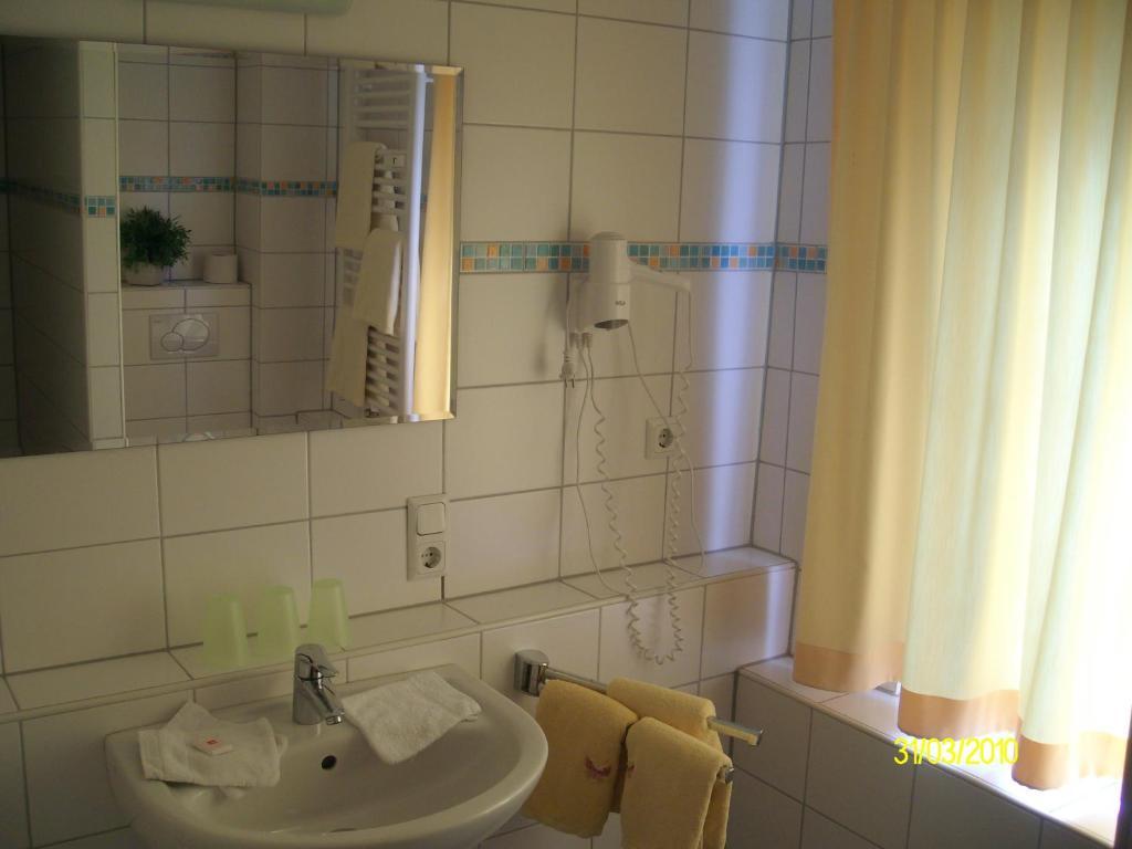 Hotel Gaestehaus Priester Limburg an der Lahn Extérieur photo