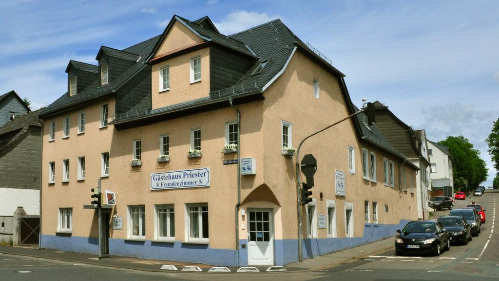 Hotel Gaestehaus Priester Limburg an der Lahn Extérieur photo