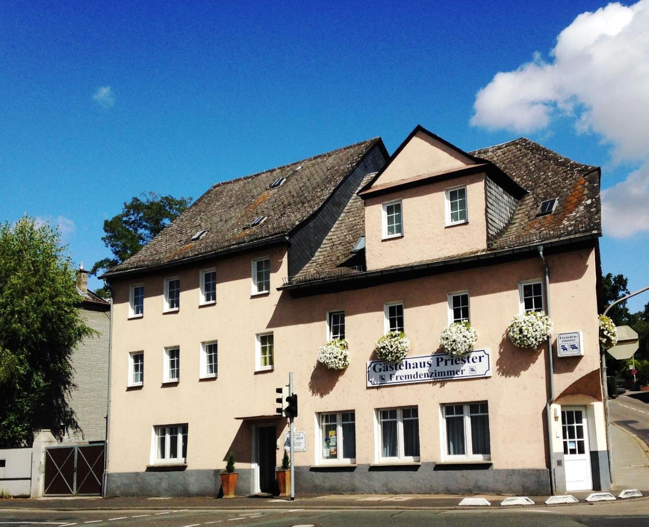 Hotel Gaestehaus Priester Limburg an der Lahn Extérieur photo